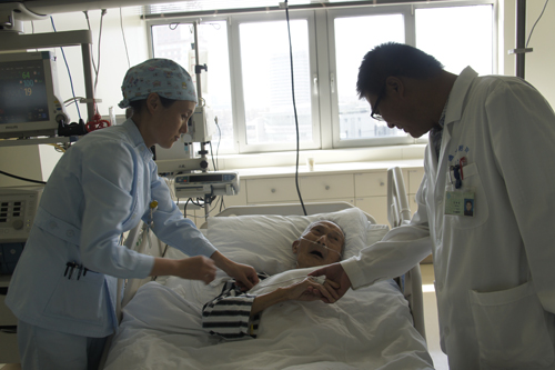 周朝晖   薛晓慧 卜雨晗  原载于《江海晚报》事后,胡松群主任特别