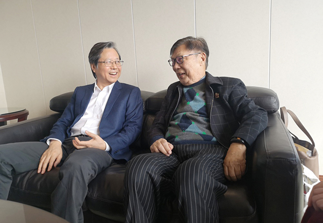 院党委书记高建林拜访张绪武先生